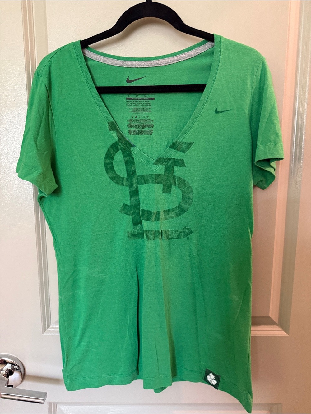Nike women’s STL Saint Louis Cardinals  st pattys  Green V-Neck baseball Tee XL